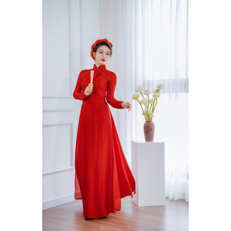 Áo dài cô dâu gấm tơ màu đỏ viền thêm hạt