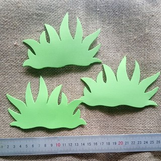 1 Bụi cỏ xốp 13x8cm, trang trí