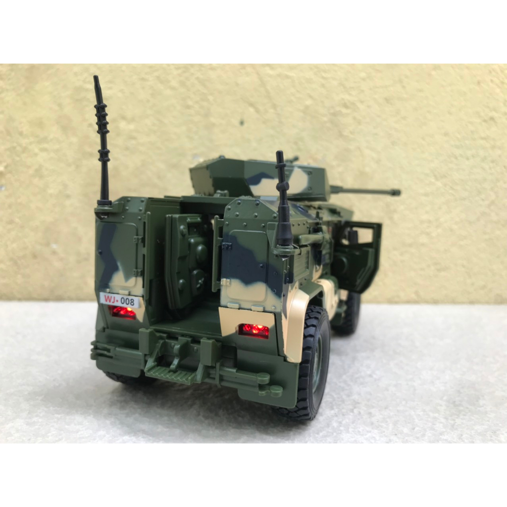 Mô hình xe quân sự Bọc thép Typhoon VDV Nga 1:32