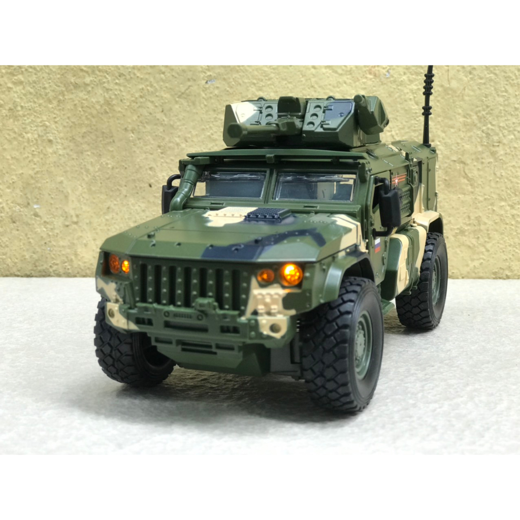Mô hình xe quân sự Bọc thép Typhoon VDV Nga 1:32