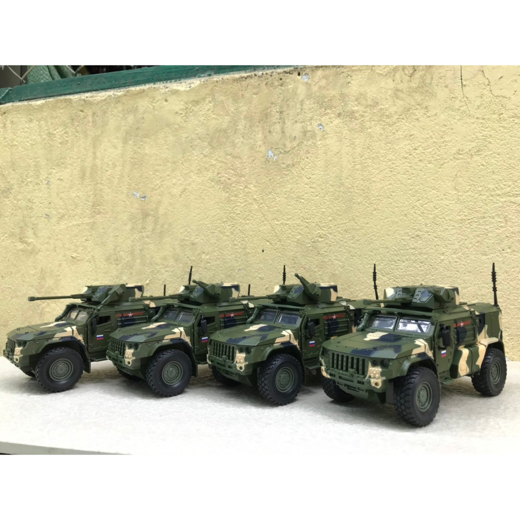 Mô hình xe quân sự Bọc thép Typhoon VDV Nga 1:32