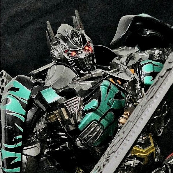 Mô hình Nemesis Prime TLK - BS-03S robot biến hình 32cm