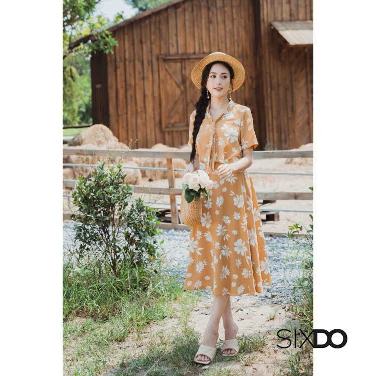 Áo sơ mi lụa hoa cổ vạt thời trang SIXDO (Light Brown Floral Silk Top)