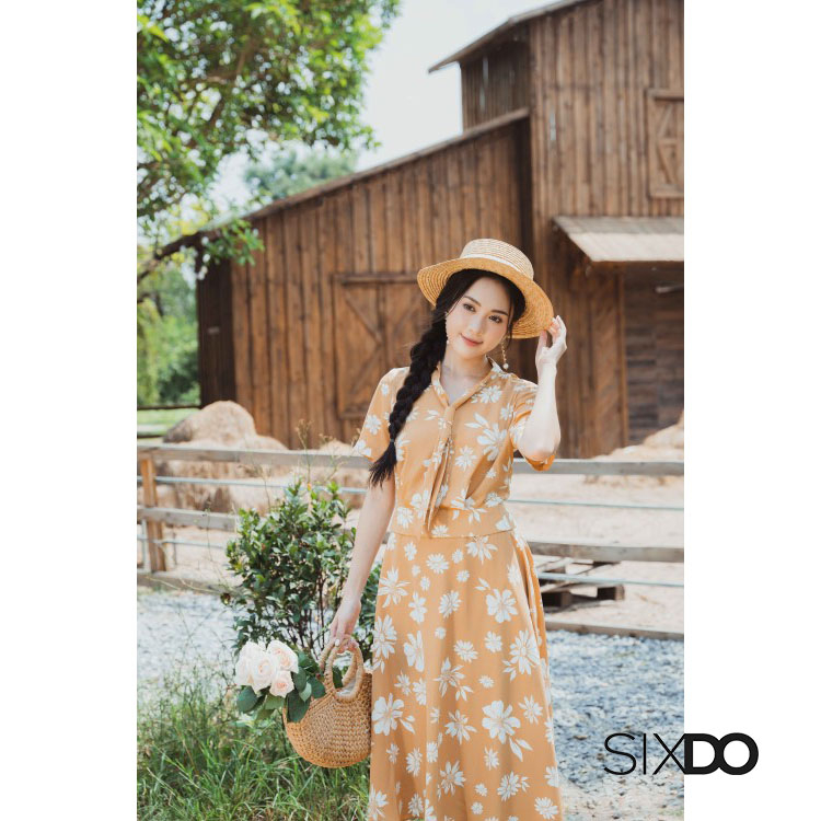 Áo sơ mi lụa hoa cổ vạt thời trang SIXDO (Light Brown Floral Silk Top)