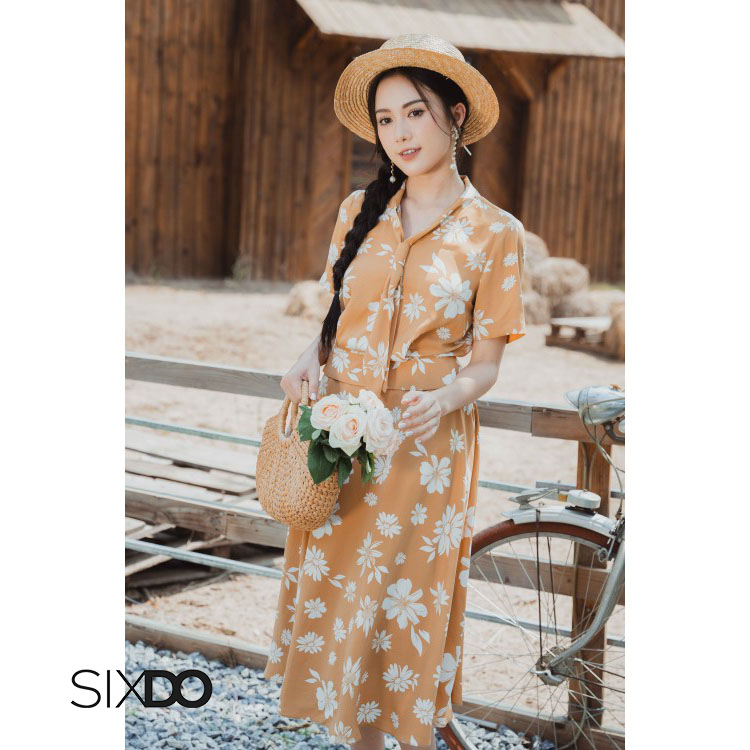 Áo sơ mi lụa hoa cổ vạt thời trang SIXDO (Light Brown Floral Silk Top)