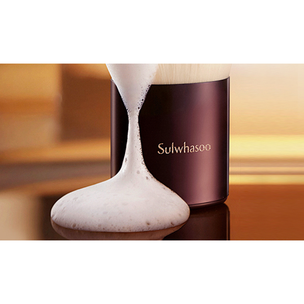 Sữa rửa mặt Sulwhasoo thông đỏ thanh lọc da với lớp bọt mềm, cấp ẩm và dưỡng chất ​​tinh dầu nhựa thông quý giá