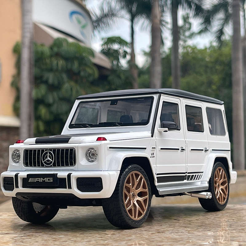 Mô hình xe Mercedes Brabus G800 1:18 Chezhi