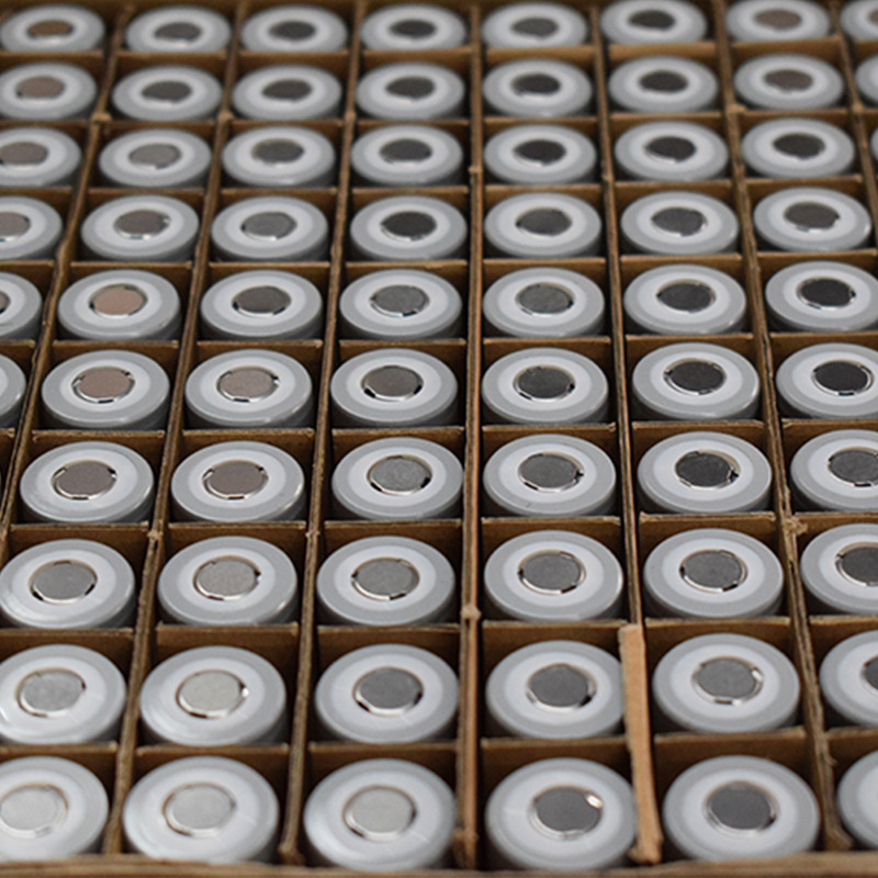 BỘ 2 PIN SẠC QUẠT 18650 2000MAH MÀU XÁM