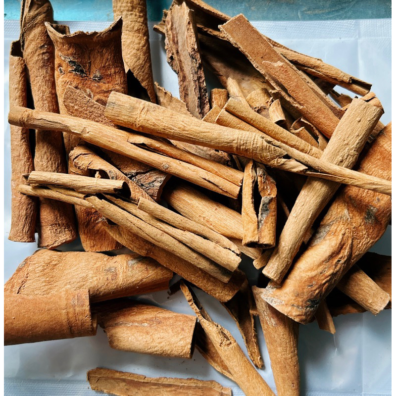 2KG QUẾ THANH CẠO VỎ KHÔNG CUỘN, chiều dài không bằng nhau, quế thanh vỡ vụn nhưng vẫn giữ được độ thơm cay