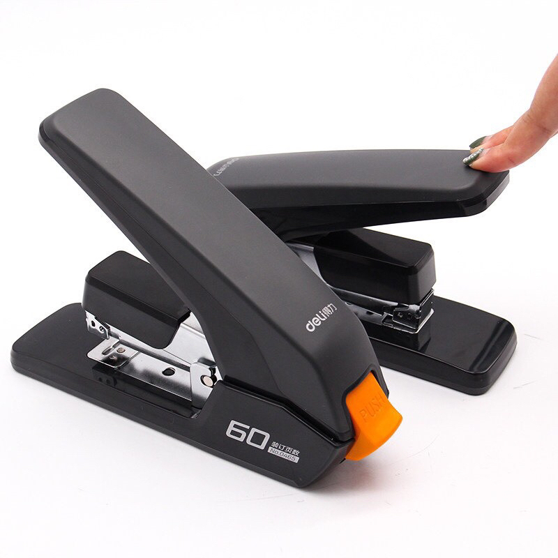 Dập ghim Deli 0465 (60 tờ)