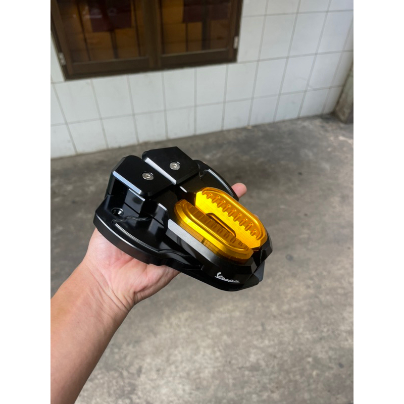 Gác chân Vespa CNC nhôm nguyên khối ver2022