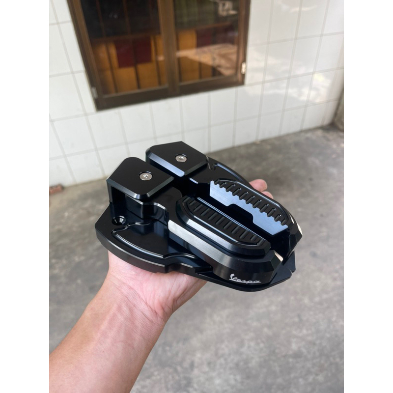 Gác chân Vespa CNC nhôm nguyên khối ver2022