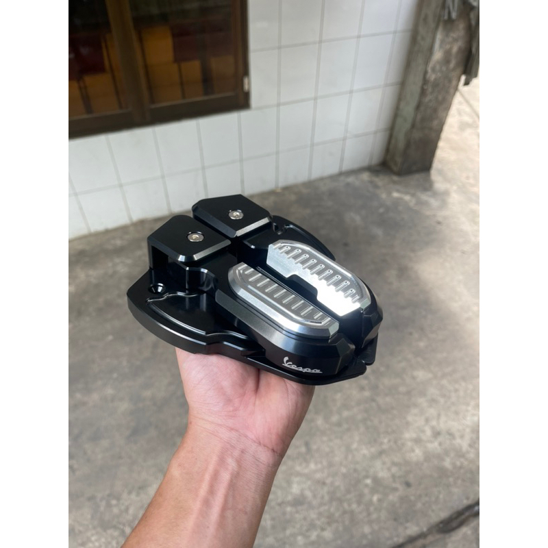 Gác chân Vespa CNC nhôm nguyên khối ver2022