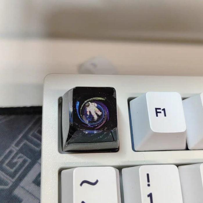 Artisan/Nút bàn phím resin Phi hành gia“Lạc trôi” V2