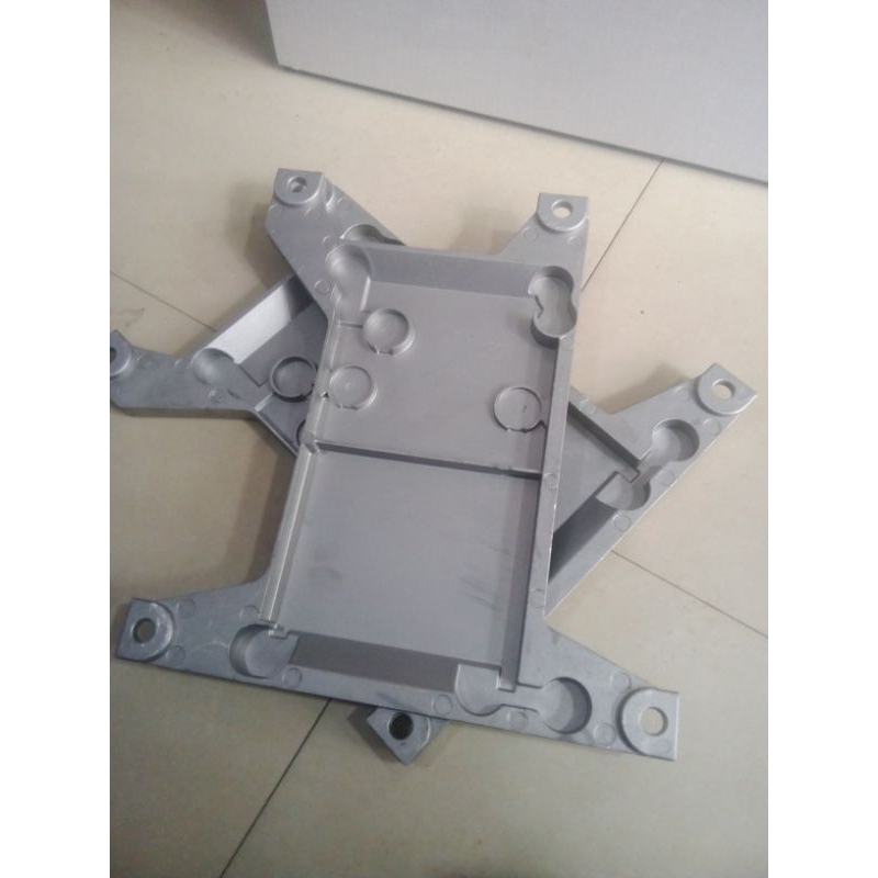 Đề gang để máy vắt sổ