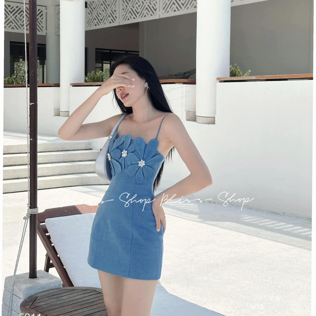 V71 - Đầm Demin 2s hoa ngực