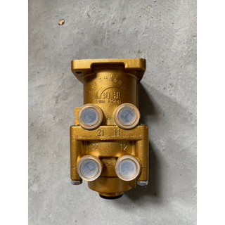 Tổng phanh hơi 6 lỗ EQ153 vàng rin Hải Hồng cho xe ô tô