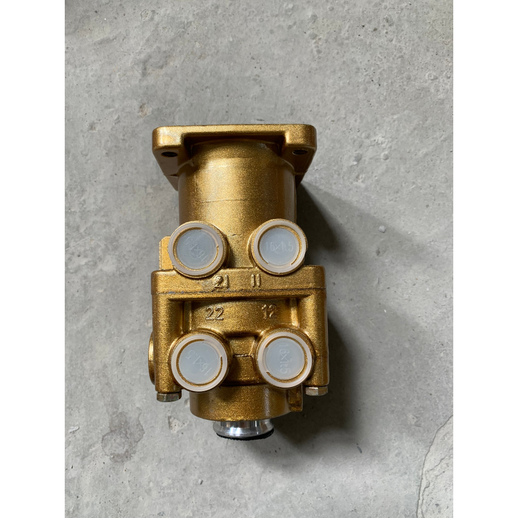 Tổng phanh hơi 6 lỗ EQ153 vàng rin cho xe ô tô