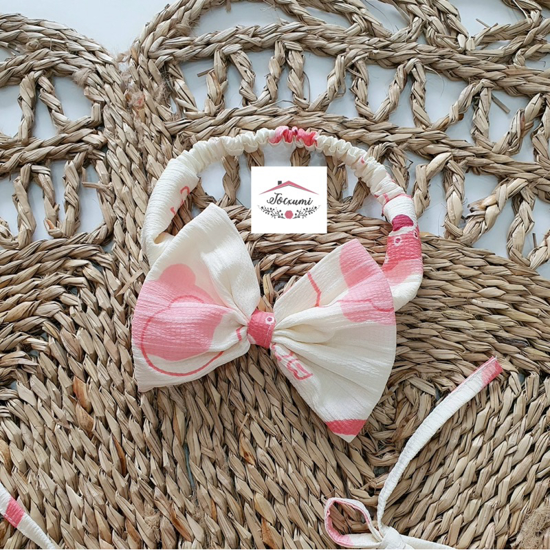 Bộ liền thân hai dây gấu dâu đũi gân siêu dễ thương tặng kèm băng đô tóc cho bé iu - Tocxumi