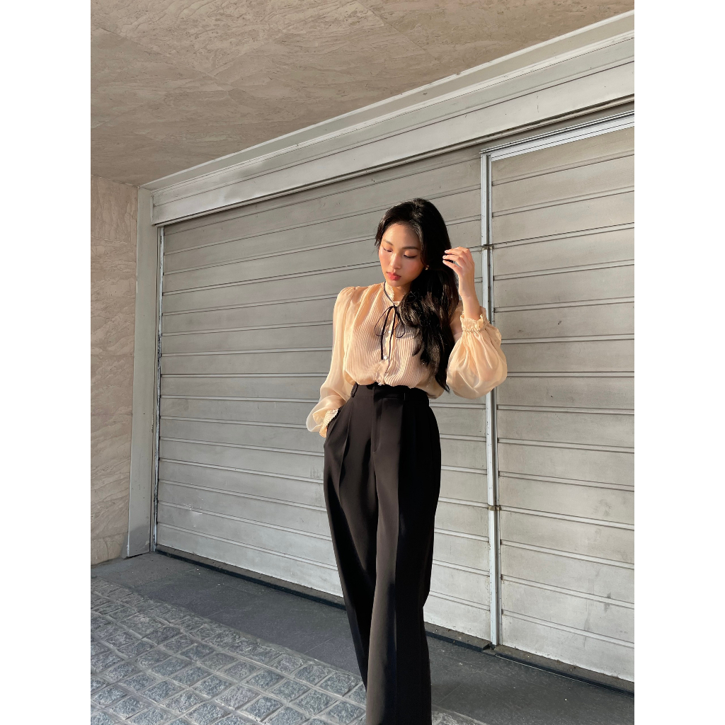 Áo sơ mi tơ tằm cổ bèo ruy băng nơ HUONG BOUTIQUE HBSM1037, 2 màu nâu bò &amp; be