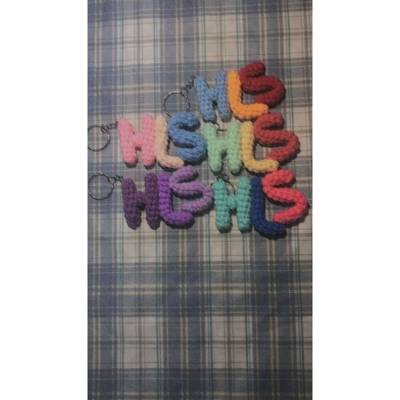 Móc khóa chữ cái len handmade