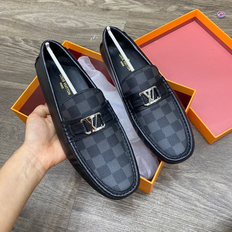 Giày lười nam L.V hoạ tiết caro trẻ trung,khuy trắng nổi bật, da bò thật, có video quay tại shop