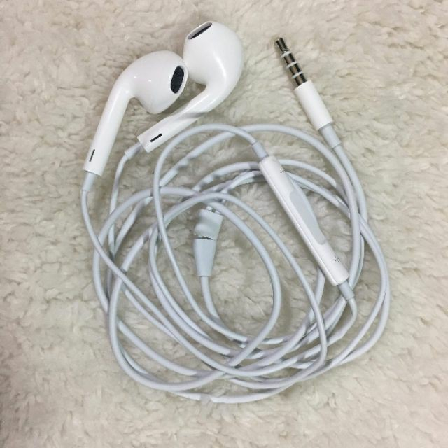 Tai nghe chân tròn thích hợp cho tất cả các điện thoại chân tròn