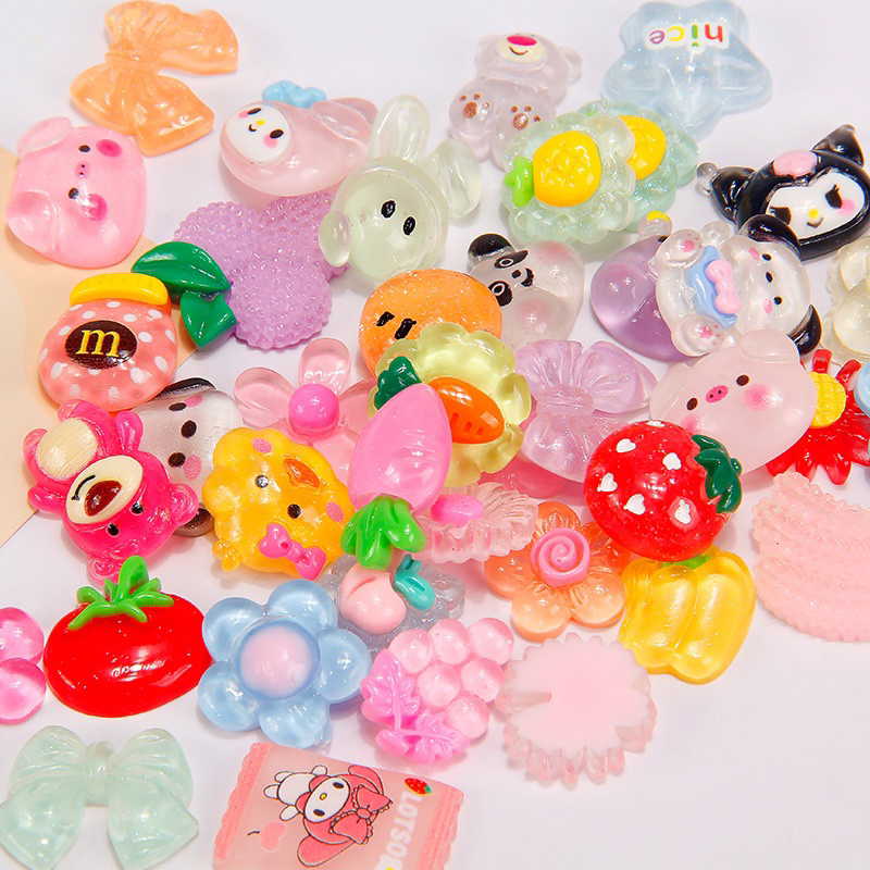 Set ngẫu nhiên 10 charm trong suốt