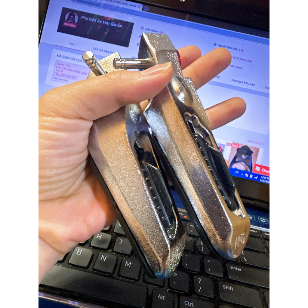 Gác chân TAKEGAWA kiểu Ducati kèm chốt + Lông đền dành cho nhiều dòng xe