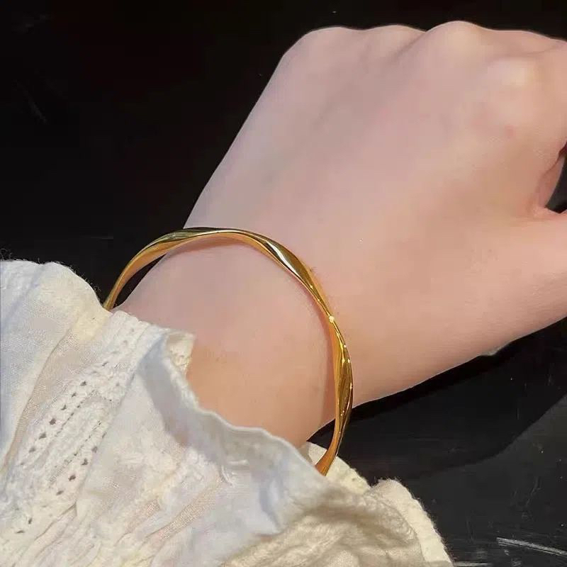 (Titan) B54 Vòng tay nữ cuff xoắn titan không đen đẹp Ring House