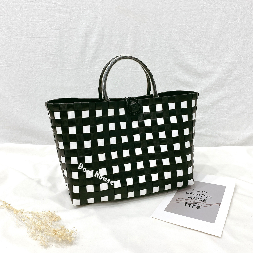 Giỏ Đan Tay, Túi Xách Đan Thủ Công Handmade, Làn Nhựa Caro Trắng Đen Mặc Với Áo Dài, Đầm Đi Biển Du Lịch