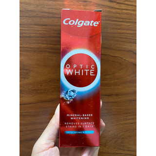 Kem đánh răng giúp làm sáng răng optic white plus shine colgate 100gr