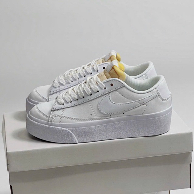 Giày sneaker blazer low platform all white