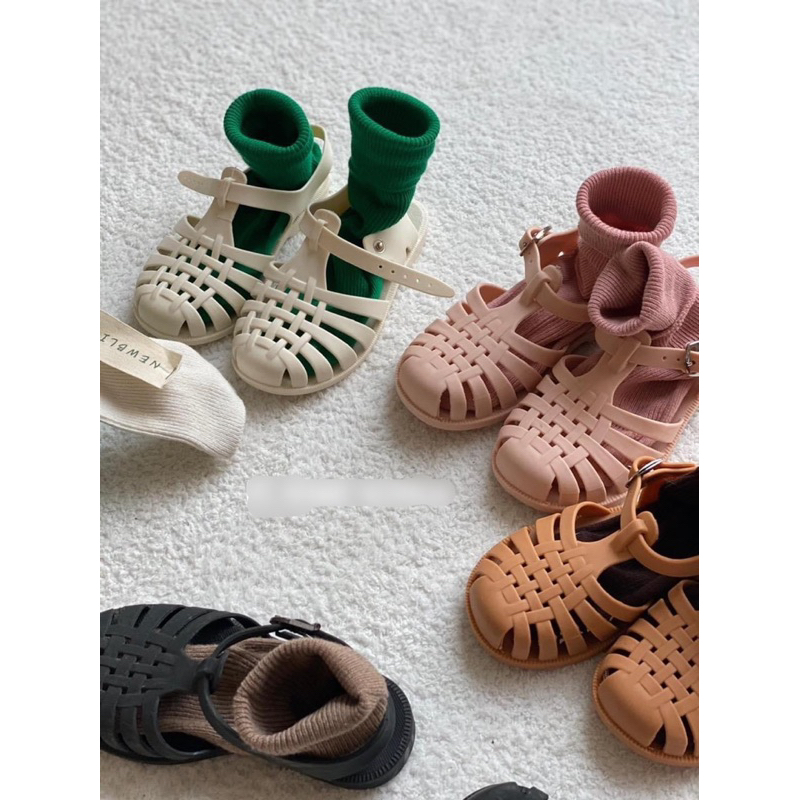 Sandal rọ hottrend 2023 mẫu mới xịn xò, nguyên túi zip, tagmac tem mã