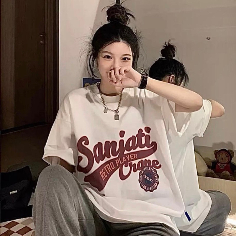 Áo phông Sanjati unisex màu trắng chữ in nổi cổ tròn tya lỡ from rộng
