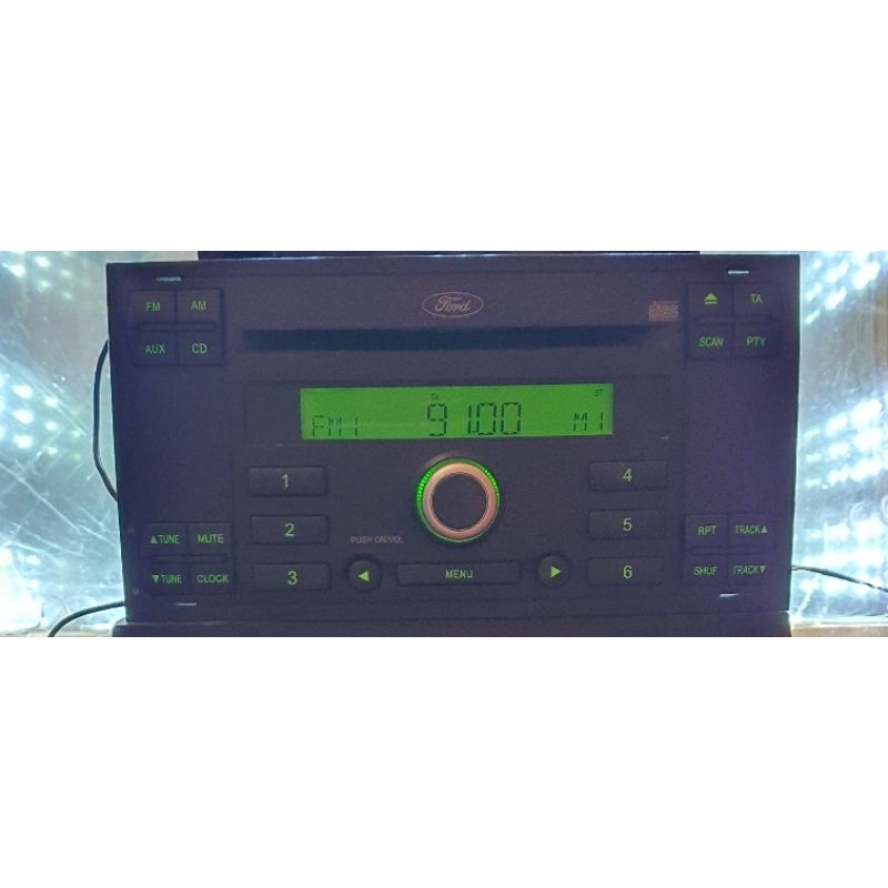 Máy phát nhạc của xe ô tô Ford transit.Aux cd.mp3.radio.lắp xe hoặc nghe cá nhân.
