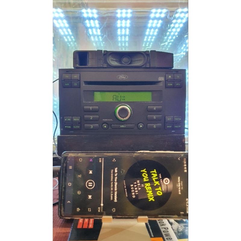 Máy phát nhạc của xe ô tô Ford transit.Aux cd.mp3.radio.lắp xe hoặc nghe cá nhân.