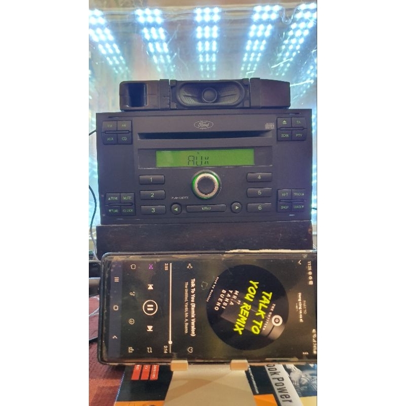 Máy phát nhạc của xe ô tô Ford transit.Aux cd.mp3.radio.lắp xe hoặc nghe cá nhân.