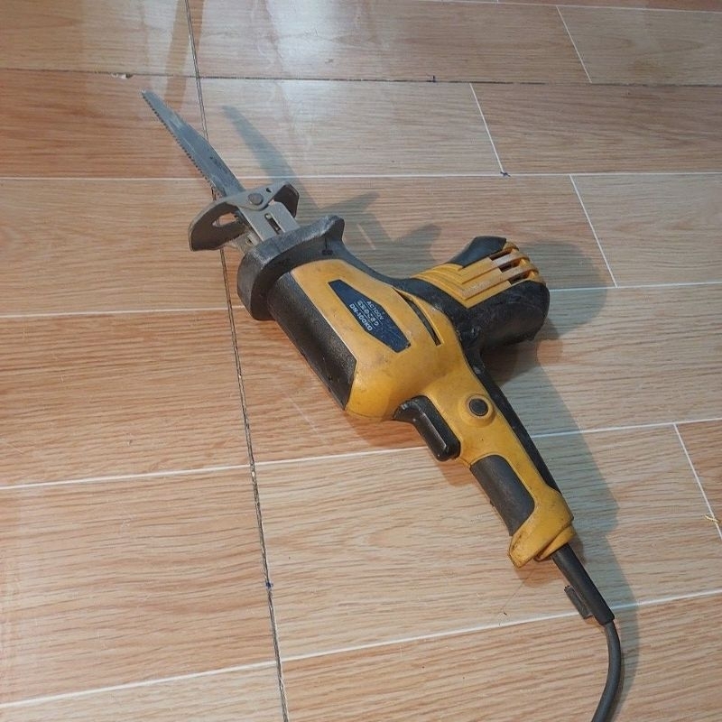 Máy Cưa kiếm 100v