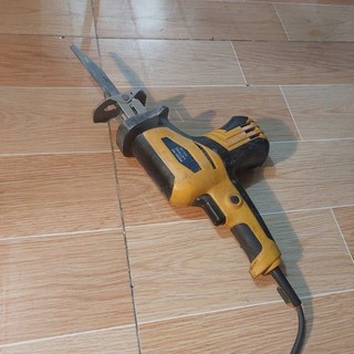 Máy cưa kiếm 100v
