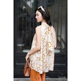 Áo lụa in logo cổ xếp ly D.CHIC MS: 1812307