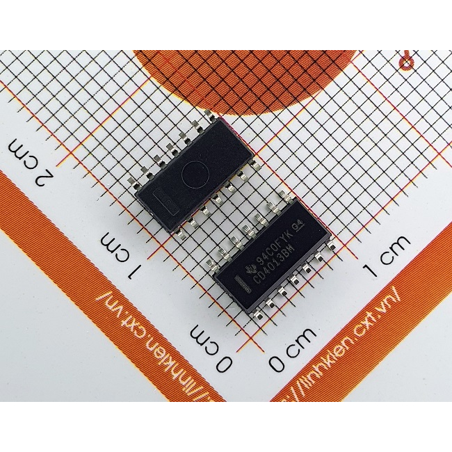 CD4013BM IC Flip Flops D-Type 1Bit SOIC-14