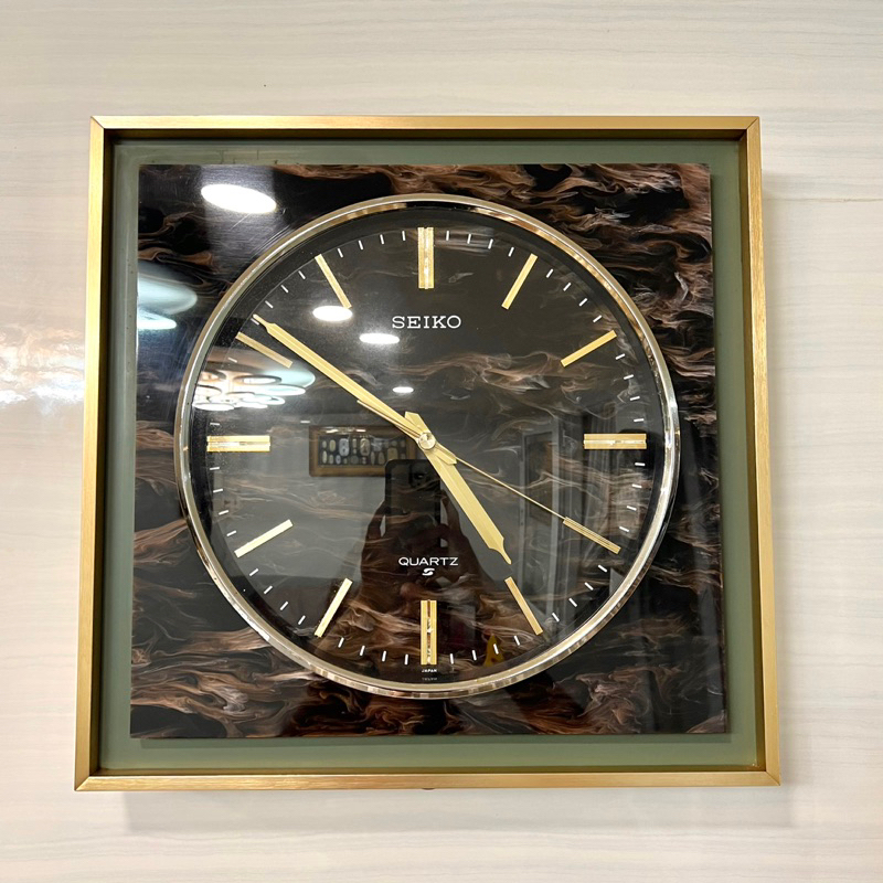 Đồng hồ treo tường SEIKO -QE810M | Kim trôi | Khung nhôm mạ vàng