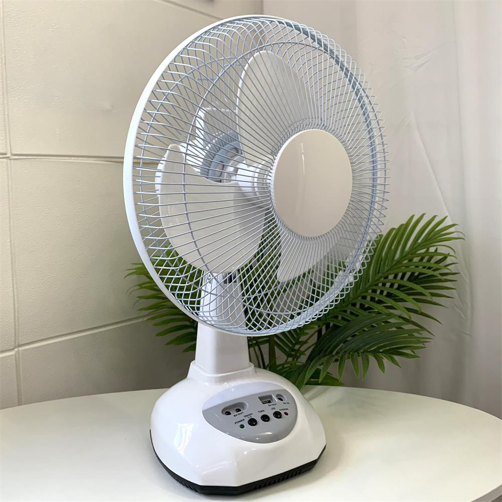 Quạt tích điện sạc năng lượng mặt trời sạc điện quạt để bàn để sàn tích hợp cổng sạc điện thoại mất điện không lo nóng