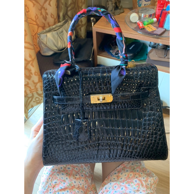 túi xách da cá sấu bóng kính đen