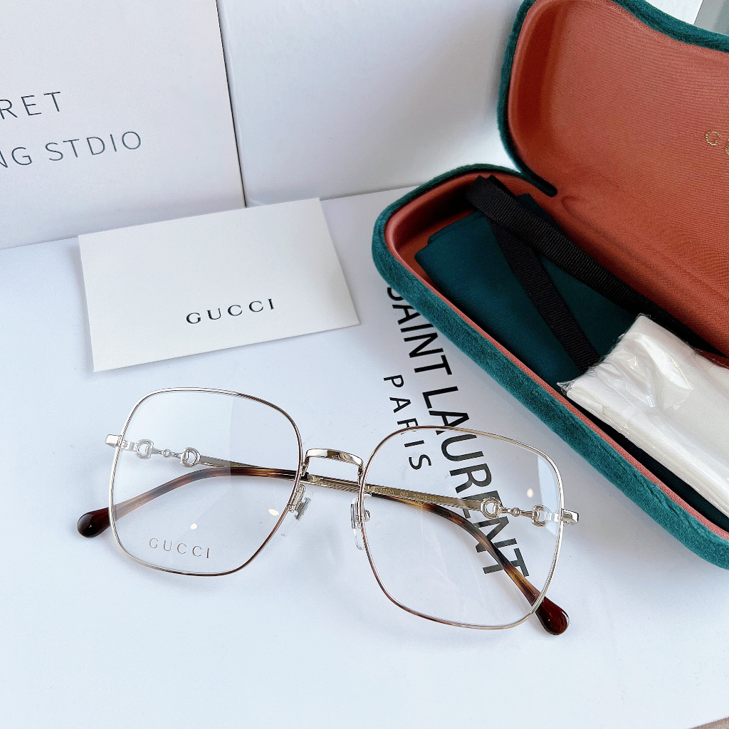 Gọng cận chính hãng Gucci form vuông hot hit. Thiết kế đơn giản nhưng sang trọng