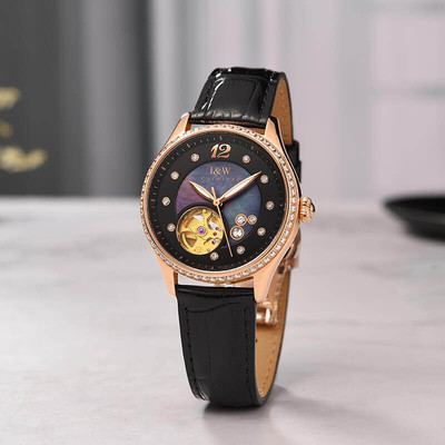 Đồng hồ nữ chính hãng I&W Carnival 573L-D3,Kính sapphire,Chống nước30m,BH24 tháng,Máy cơ(Automatic),mặt đen lộ cơ dây da