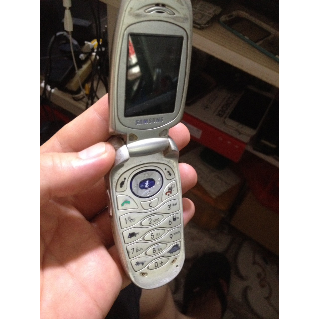 Xác SAMSUNG X460 không bin, không rõ tình trạng, bán xác anh em hên xui, hoặc lụm linh kiện , làm gì làm