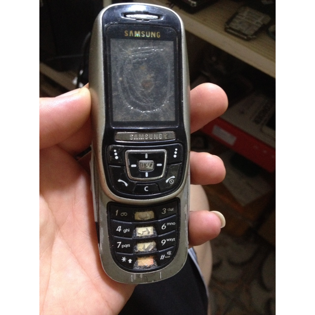 Xác SAMSUNG E350 xác còn lại như hình, xấu xí, chưa thử, anh em mua hên xui lấy linh kiện, máy không bin