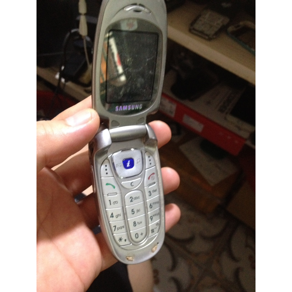 Xác SAMSUNG X480 không bin, không rõ tình trạng, bán xác anh em hên xui, hoặc lụm linh kiện , làm gì làm